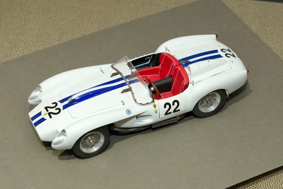 1/18 CMC 1958 Ferrari 250 Testa Rossa Pontoon Fender Chasis 1/18 CMC 1958 Ferrari 250 Testa Rossa Pontoon Fender Chasis