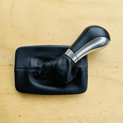 Genuine Mercedes OEM W204 C63 facelift shift knob boot trim gear A2042677710 - Picture 6 of 15