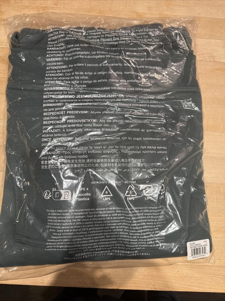 Deftones Dickies collab - Hoodie Size Large - Authentic - Image 2 of 3