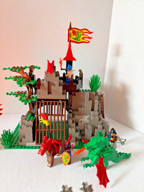 Vintage LEGO Castle #6076 DARK DRAGON'S DEN~100% Complete with/Manual