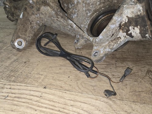 1996 Polaris Magnum 425 4x4 Front Right Spindle Knuckle - Picture 3 of 5