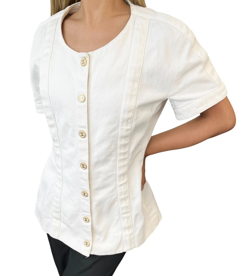 CHANEL Vintage CC Mark Logo White Denim Jacket Top Button Short Sleeve Cotton - Imagem 2 de 4