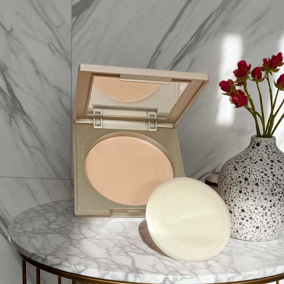 Neutrogena Skin Clearing Oil-Free Pressed Powder Mirrored Compact - Medium 03 - Image 4 of 4