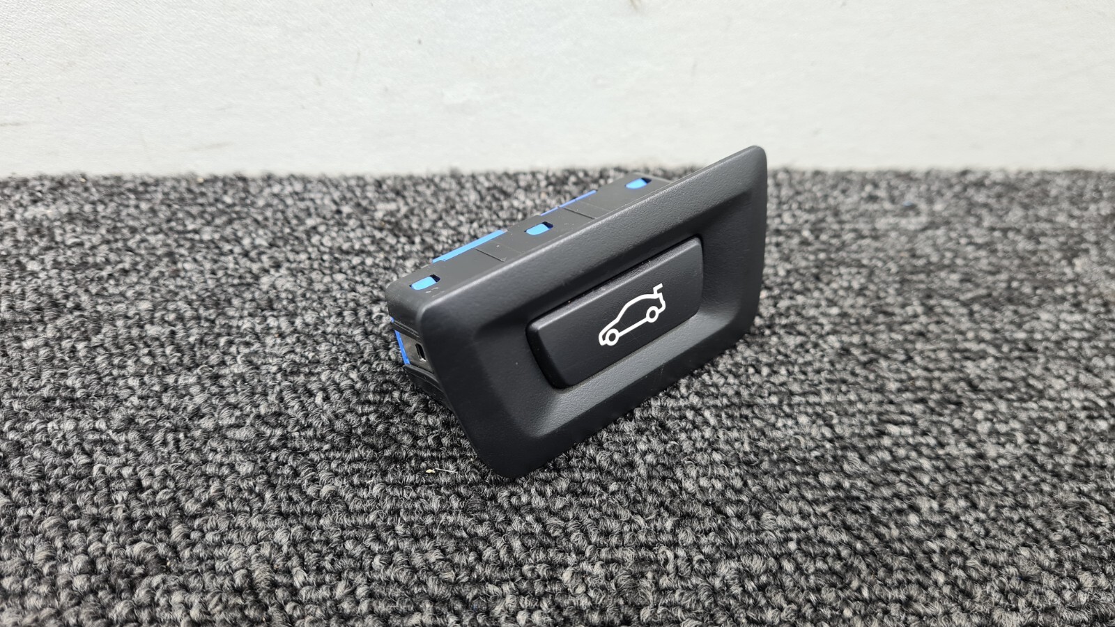 BMW F40 F31 F34 F36 F10 F11 G20 G21 G30 G31 TAILGATE RELEASE SWITCH 9275119