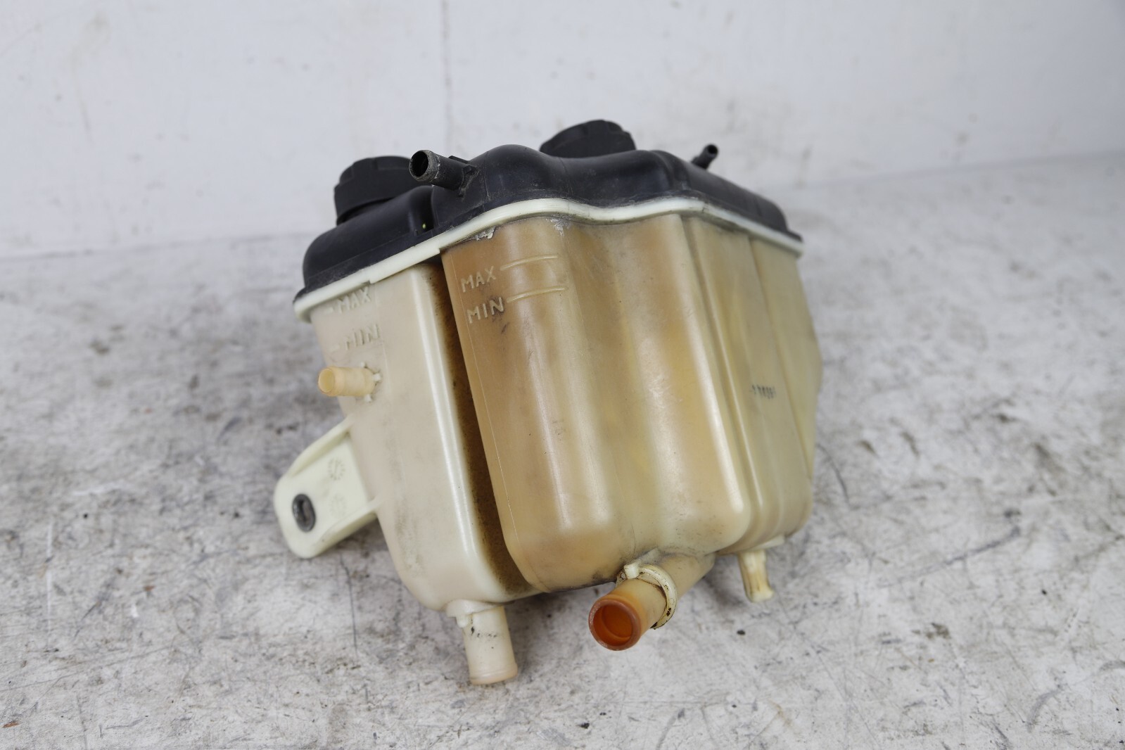 2014-2020 Maserati Ghibli M157 3.0L Engine Radiator Coolant Expansion Tank OEM