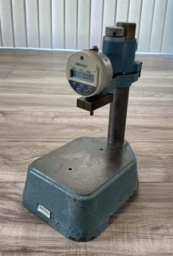 Mitutoyo Gauge Stand & 543-111B Indicator .0005"