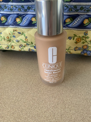 CLINIQUE Repairwear Laser Focus All Smooth Makeup Broad Spectrum SPF15 shade 02 