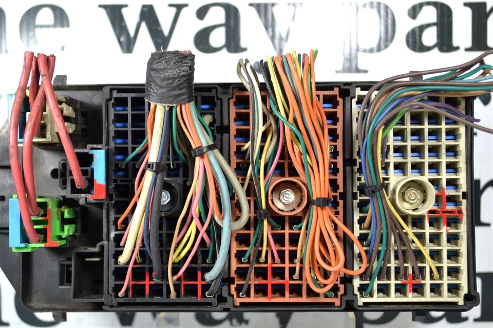 15312136 Pontiac Montana 1999 caja de fusibles CAJA DE FUSIBLES módulo de unidad de relé OEM 2D5 374 B3 Foto 4 de 4