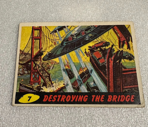 1962 Topps Mars Attacks #7 Destroying the Bridge — Raw