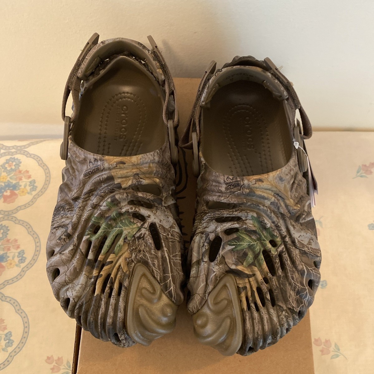 Size 4M - Salehe Bembury x Crocs Pollex Clog Real Tree Camo 207393