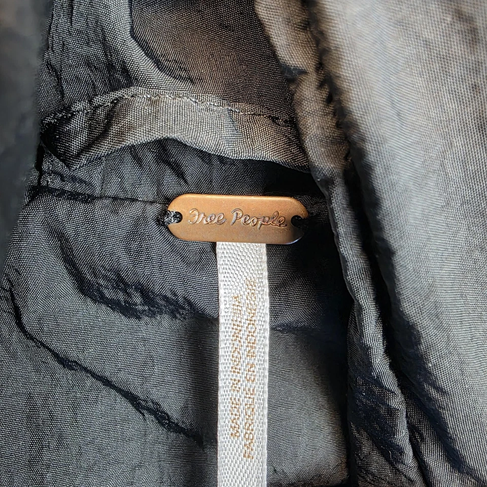 Free People 夹克女式 M 黑色超大 Puffer 外套绗缝尼龙保暖冬季 — 第 4/4 张图片