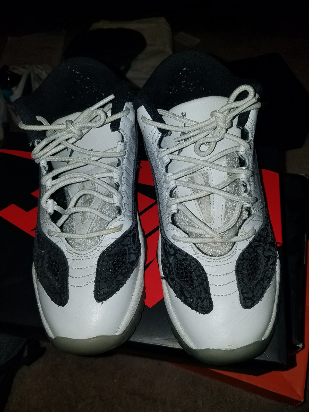 Nike Air Jordan retro 11 Concord low size 5.5 Nike Air Jordan retro 11 Concord low size 5.5