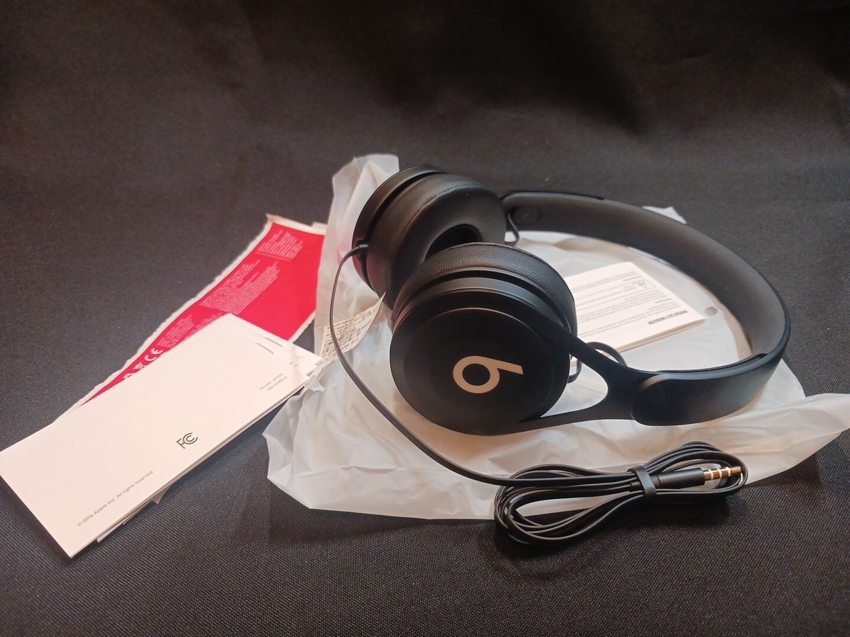 Beats by Dr Dre EP ON BLACK 　ML992PA/A Amazon.com: Beats by Dr. Dre EP Wired On-Ear Headphones