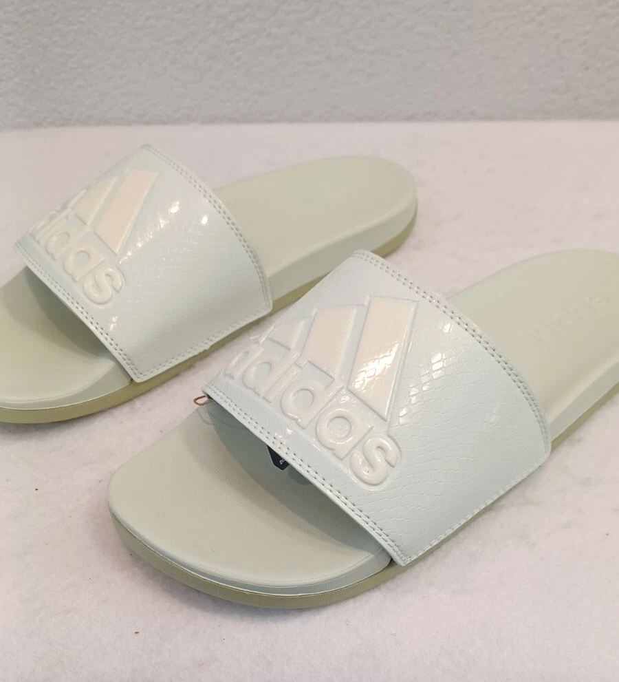 ADIDAS Nuove diapositive sandali comfort da donna Adilette ~ verde lino (GX4297) taglia 8