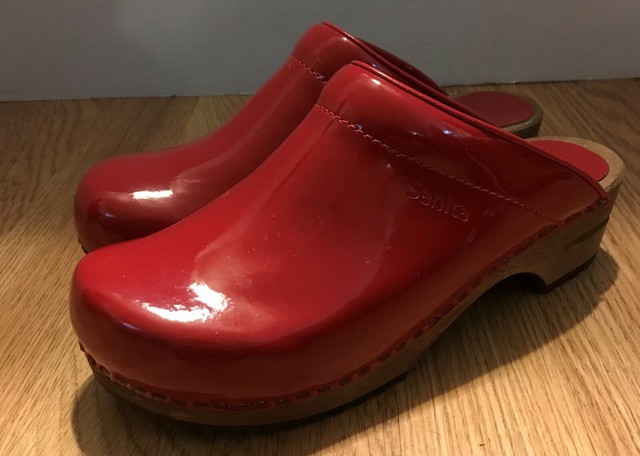 sanita patent leather clogs