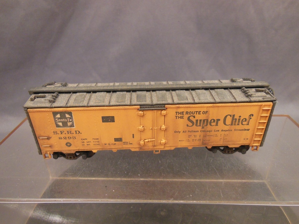 HO SCALE SANTA FE SUPER CHIEF 40' REEFER CUSTOM DECORATED