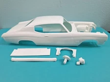 Revell AMT Ertl Monogram MPC 1/24 1970 Chevelle SS 454 Heavy Chevy Body & Misc