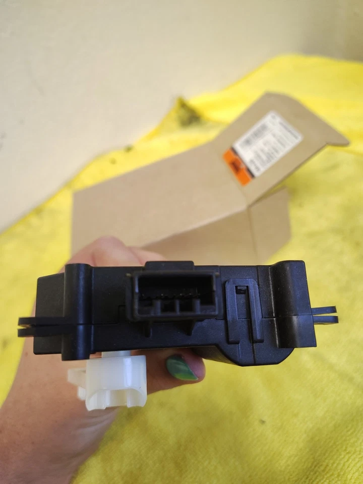 Привод двери ОВК 07-15 Ford Lincoln - Изображение 3 из 4