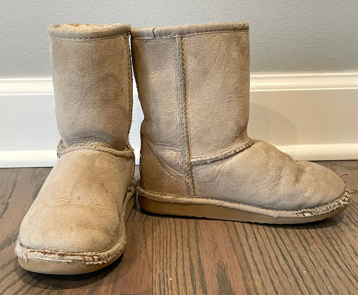 Girls Sand Beige Tan Classic Suede Sheepskin Winter Uggs Girls Sand Beige Tan Classic Suede Sheepskin Winter Uggs