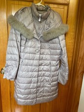 Élégant Quilted European Coat With Hood And Real Fur Trim