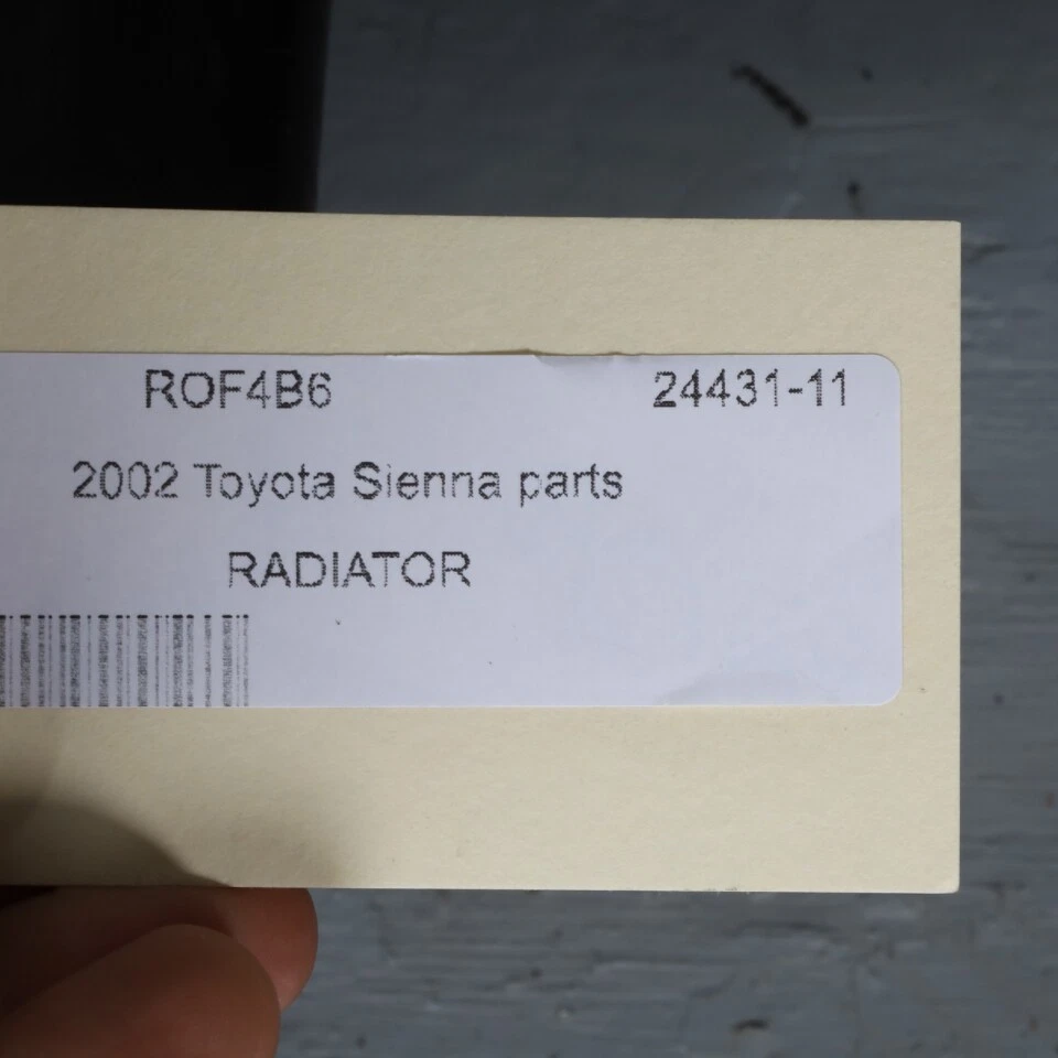 2001-2003 Toyota Sienna Radiator 164000A072 OEM Used Foto 4 de 4