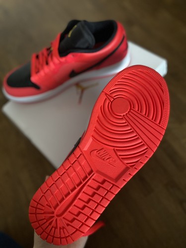 Women's Nike Air Jordan 1 Low Siren Red Black DC0774-600 Size Womens 9.5 - Bild 2 von 6