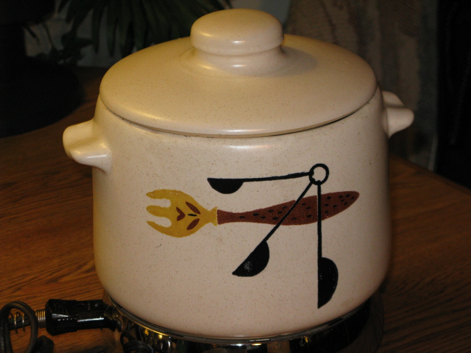 MID CENTURY MOD WEST BEND ELECTRIC CROCK POT w HOT PLATE & CORD FREE