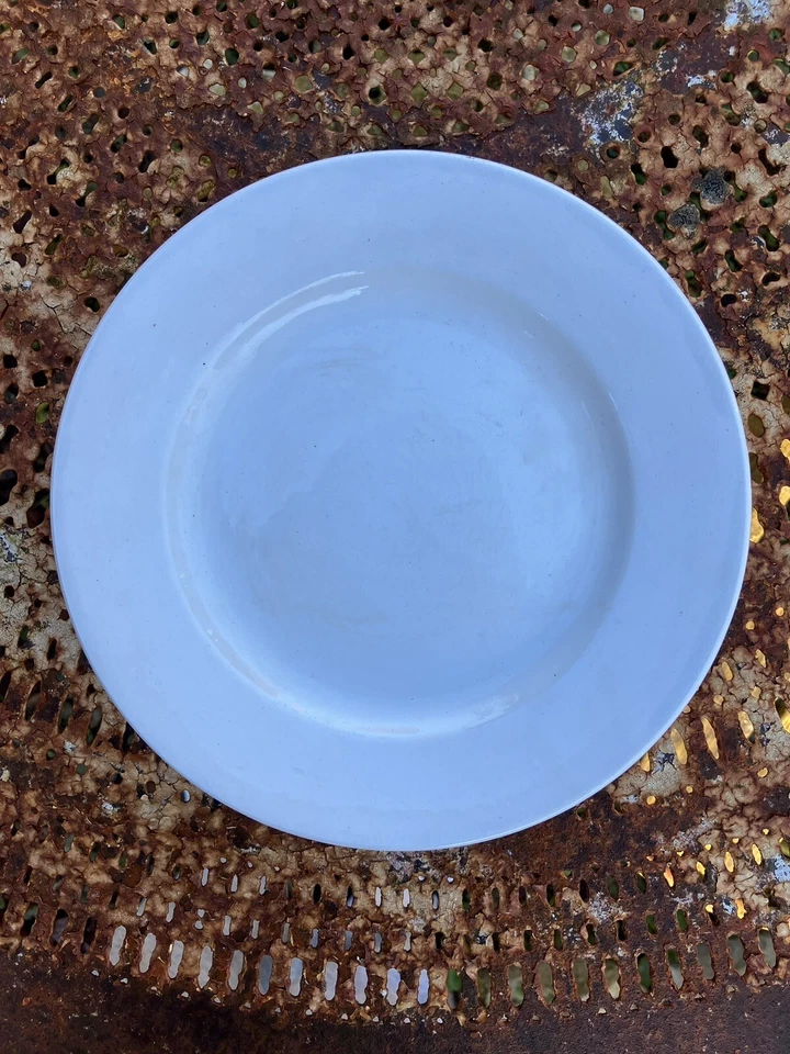 2 Assiettes plates - Choisy le roi - Faïence blanche - XIXème - Photo 2/4