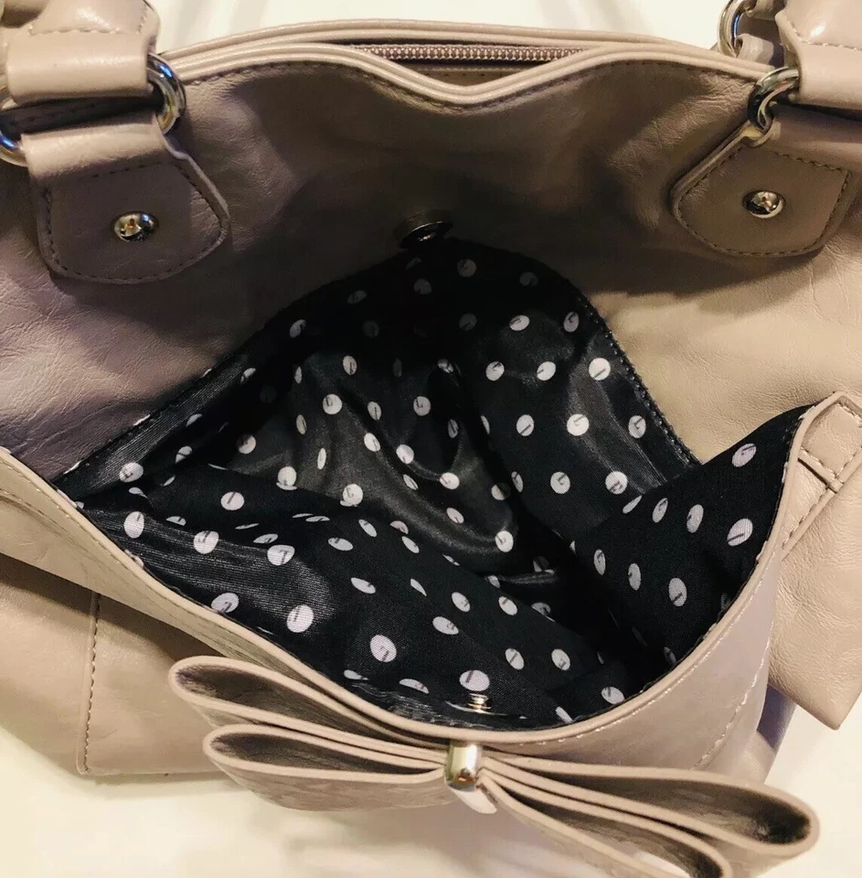 Bolso de hombro grande Elle con lazo grande y herrajes en tono plateado Foto 2 de 4