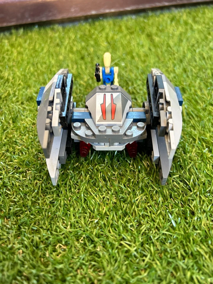 LEGO Star Wars 75073 Vulture Droid, photo 2 sur 4