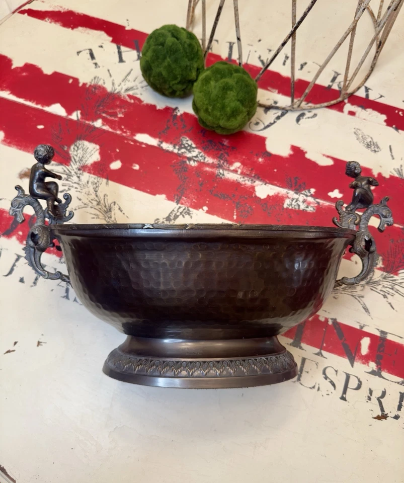 Centro de mesa con patas de cobre ovalado martillado de colección tazón de querubín/dragón ornamentado asas Foto 2 de 4