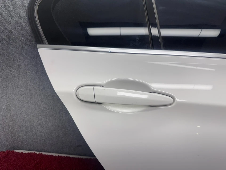 BMW F30 2012-2018 carcasa de puerta trasera derecha del lado del pasajero blanco alpino 300 OEM 83K Foto 4 de 4