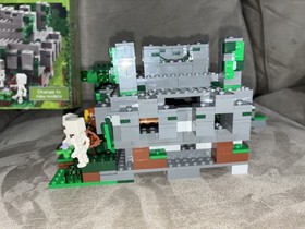 LEGO Minecraft: The Jungle Temple 21132 (gently used  Box included) RETIRED SET