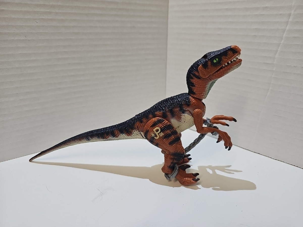 Vintage Jurassic Park Velociraptor JP03 JP3 Capture Gear Chains
