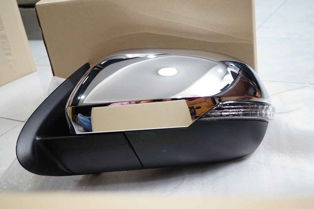 GENUINE LEFT WING MIRROR ADJUSTABLE ELETRIC FOLDED