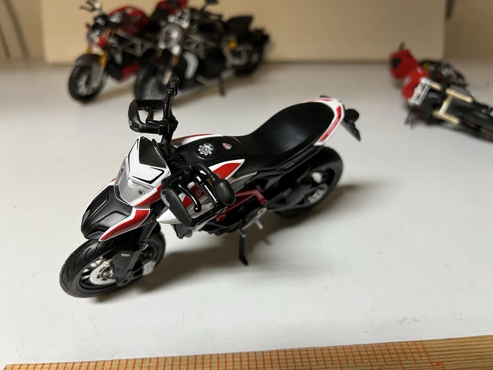 Ducati Hyper mortars SP Motorcycle 1/18 Scale Diecast Model Bike Lot 4 Nice Cond - Image 4 of 4