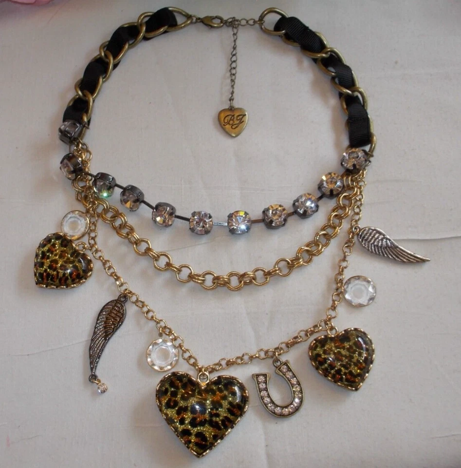 COLLAR BETSEY JOHNSON LEOPARDO LUCITE MULTICHARM CORAZONES Y ALAS DECLARACIÓN Foto 2 de 4