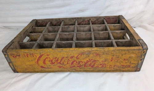 Vintage Coca-Cola 1952 Yellow Wood 24 Bottle Crate Chattanooga Cases
