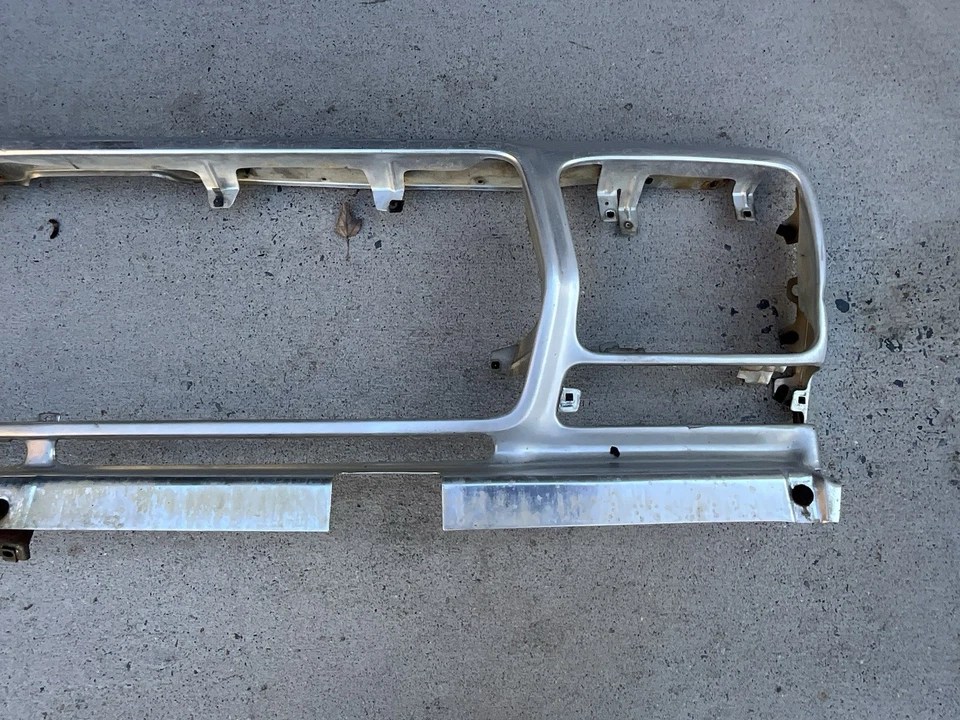 1978-1979 Ford F100 F150 F250 F350 Bronco Aluminum Grille Shell DECENT OEM - Image 4 of 4