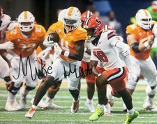 MIKE MATTHEWS SIGNED 8x10 PHOTO TENNESSEE VOLUNTEERS WR FOOTBALL AUTOGRAPH COA