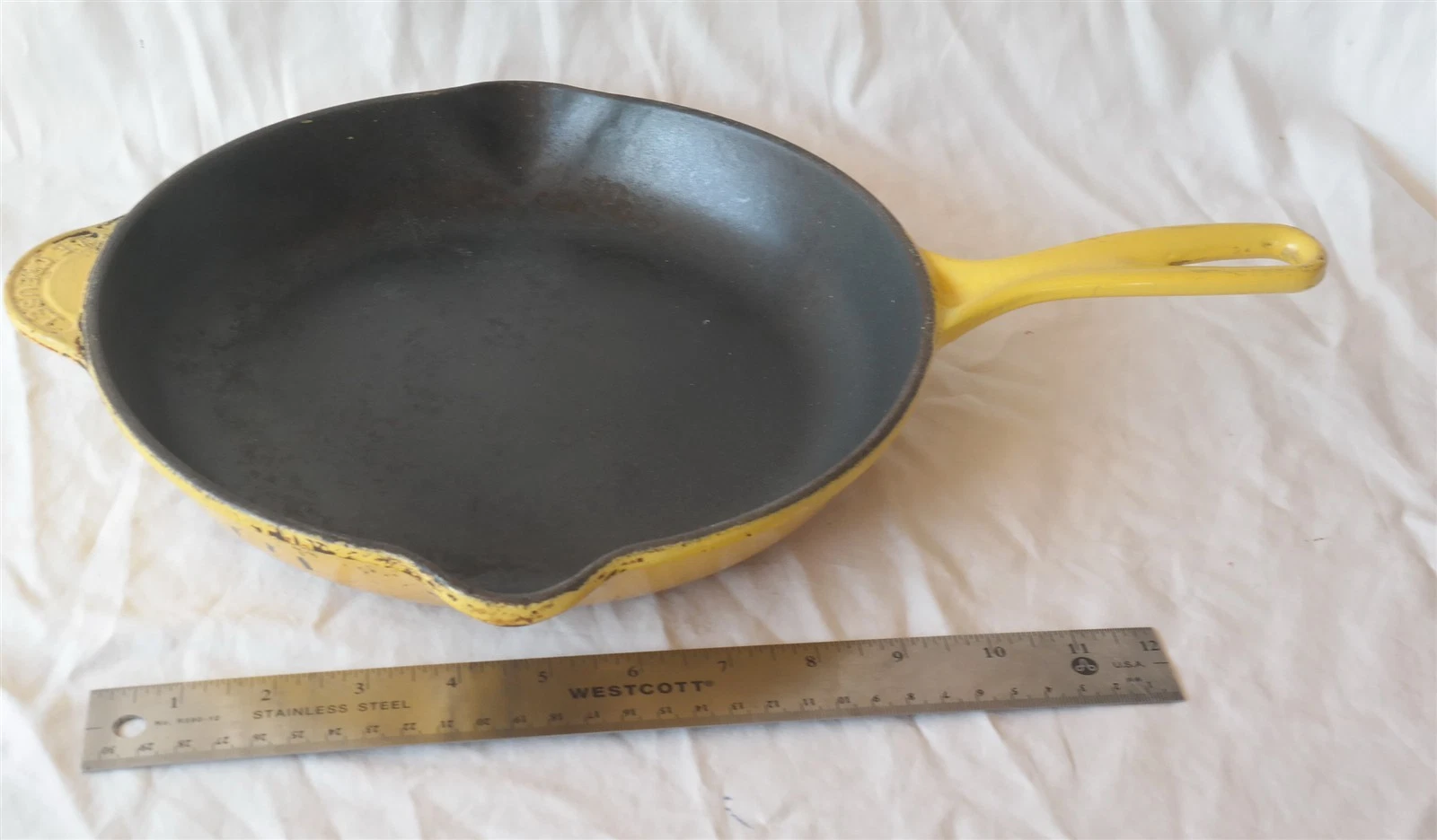 Vtg Le Creuset No. 26 Yellow Fry pan / Skillet 10 3/4" diameter
