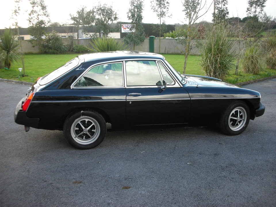 Brake Pads - MGB, MG BGT, Hillman Minx, Sunbeam Rapier, Singer, Humber Vogue - image 3 of 4