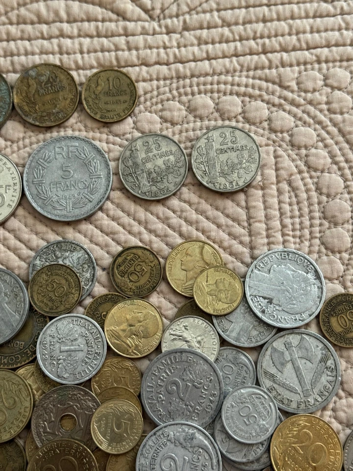 Beau lot de monnaies françaises, 203 pièces. Bronze, Alu, Nickel.. - Photo 4/4