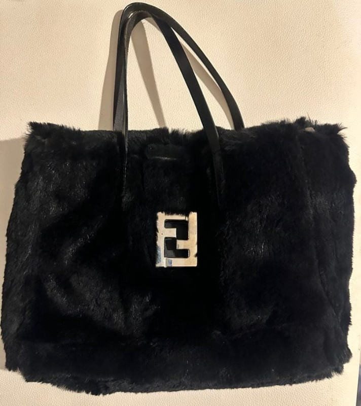 FENDI Handbag Tote Bag Black Rabbit Fur Logo Plaque Women's Luxury Fashion USED