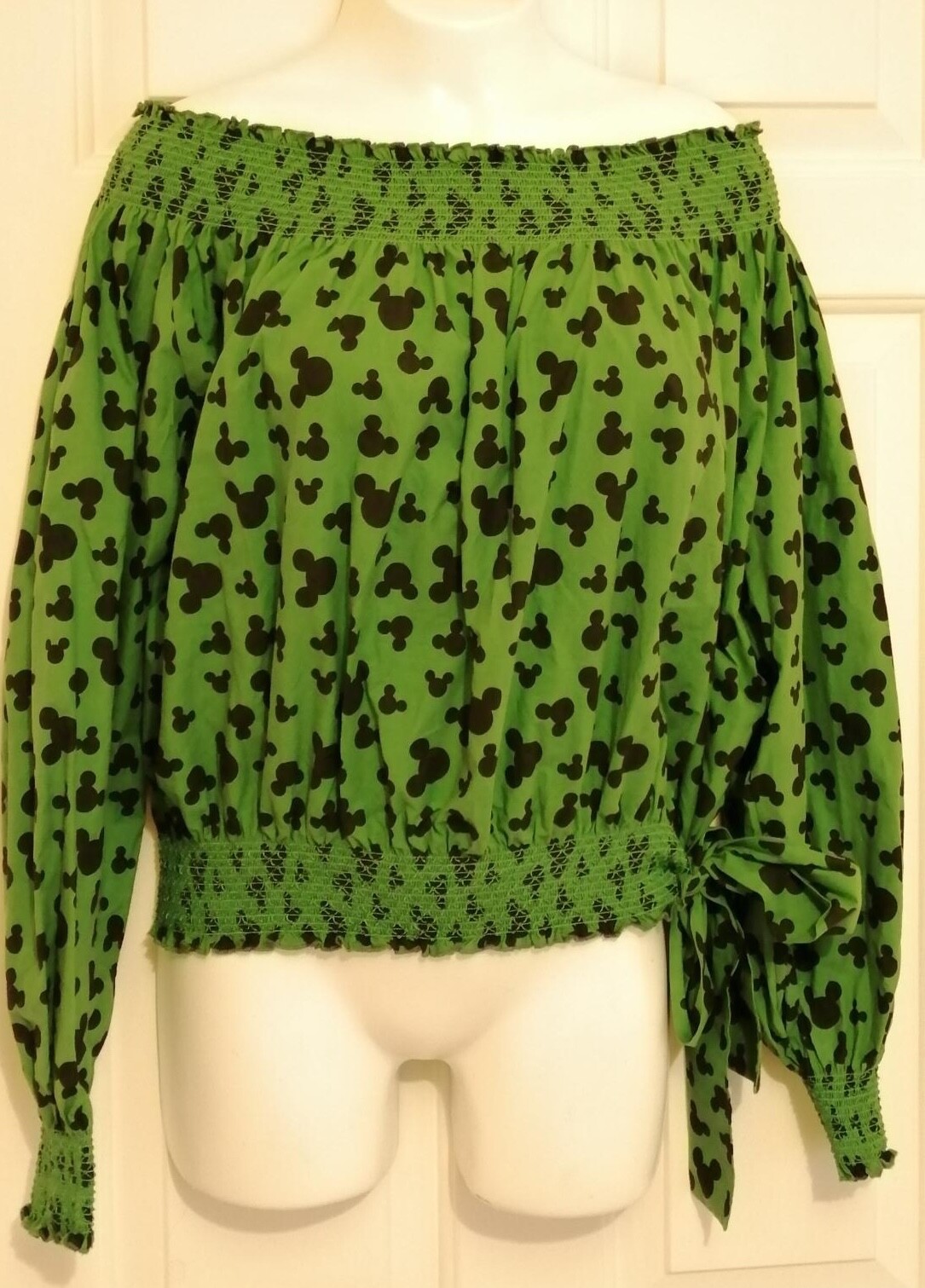 Green and black Indian Rose off the shoulder bardot side tie top. Size 10/12