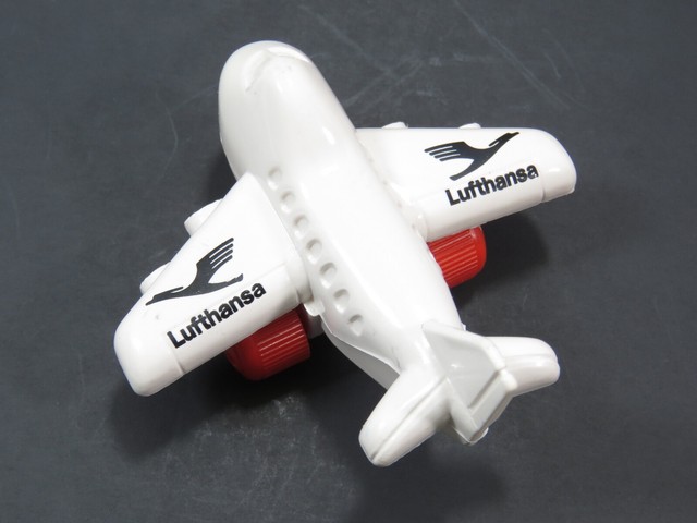 lufthansa toy plane