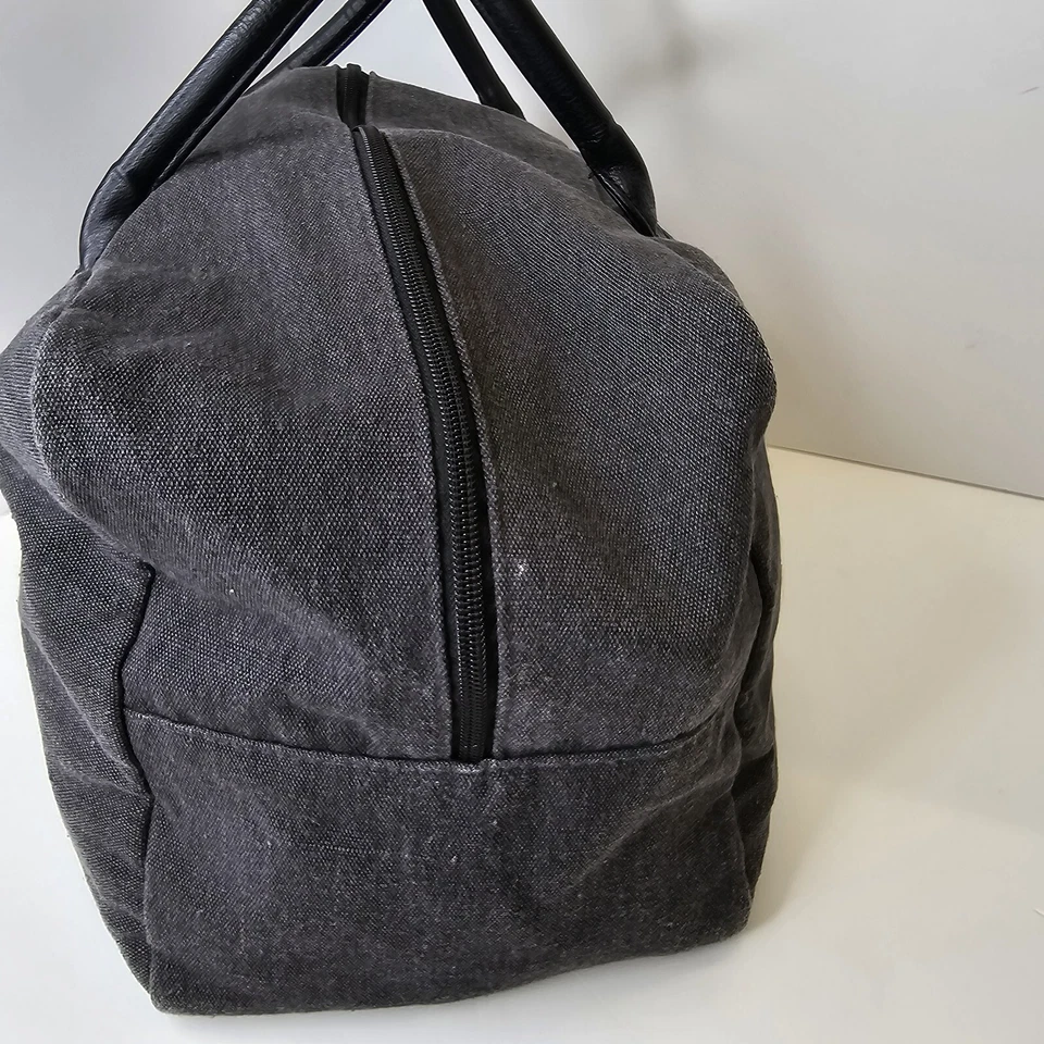 John Varvatos Duffle Bag Unisex Gray Perfume Fragrance Weekender - Image 3 of 4