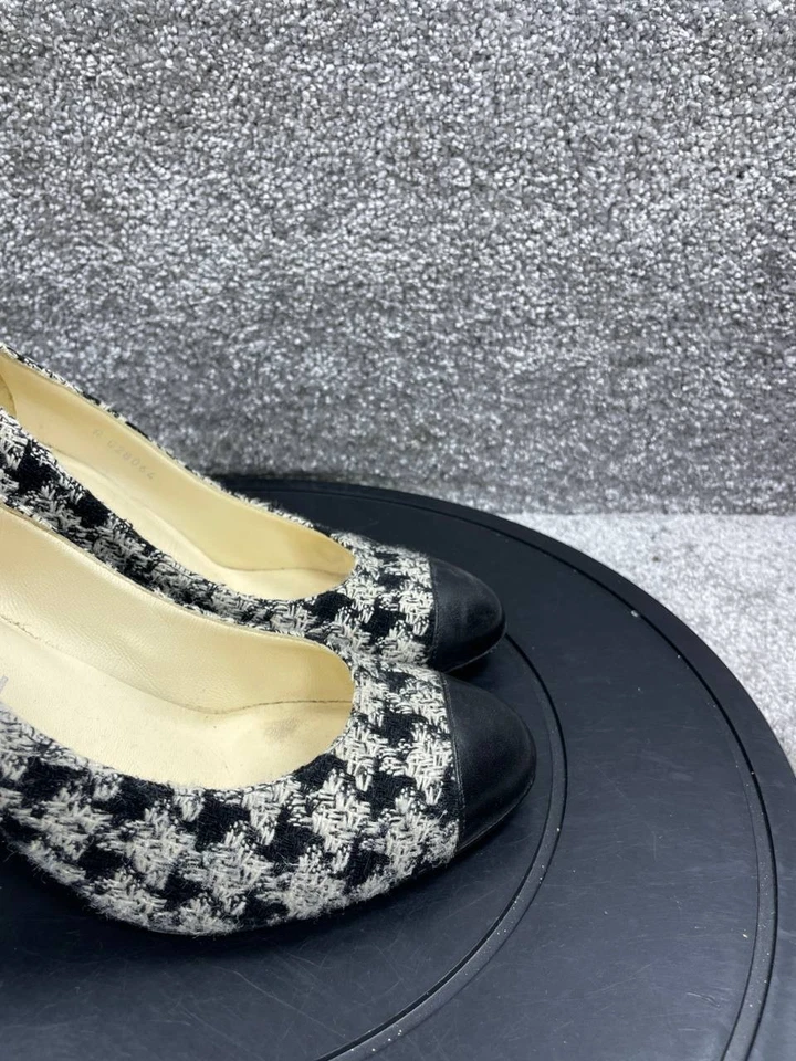 Chanel Heels Womens Size 39 Eu 8.5 Us Pump Black White Tweed Stiletto Slip On - Image 2 of 4