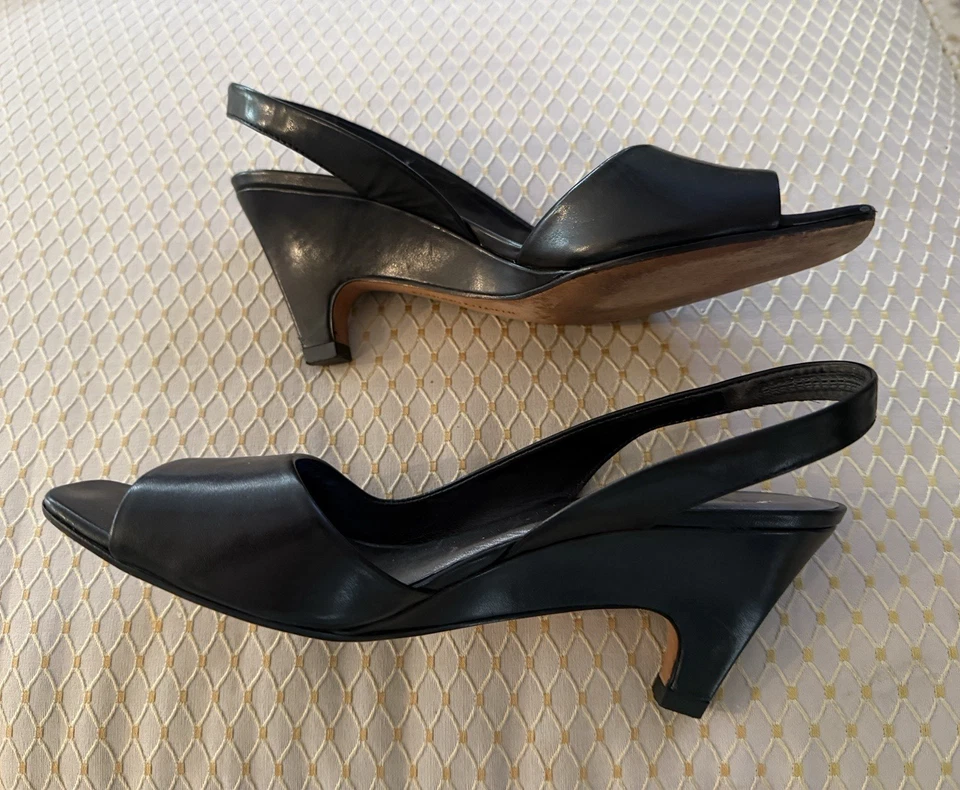 LINDO BANANA REPUBLIC CUERO NEGRO HONDA 3" TACÓN CUÑA PUNTERA ABIERTA - 7,5M Foto 2 de 4