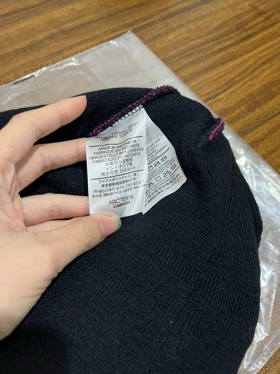Arc'teryx Grotto Toque Black Beanie Pink Logo Knit Winter Hat